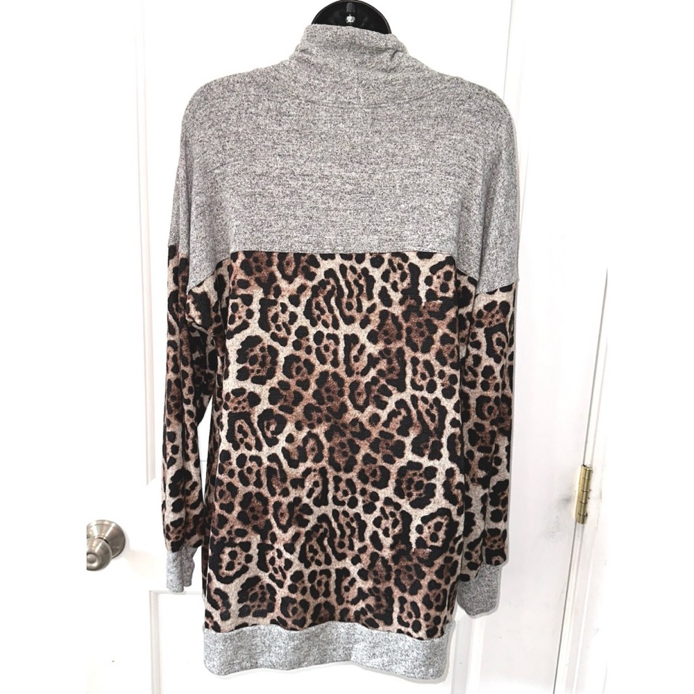 Magic Fit Leopard Colorblock Tunic Top - Picture 4 of 7